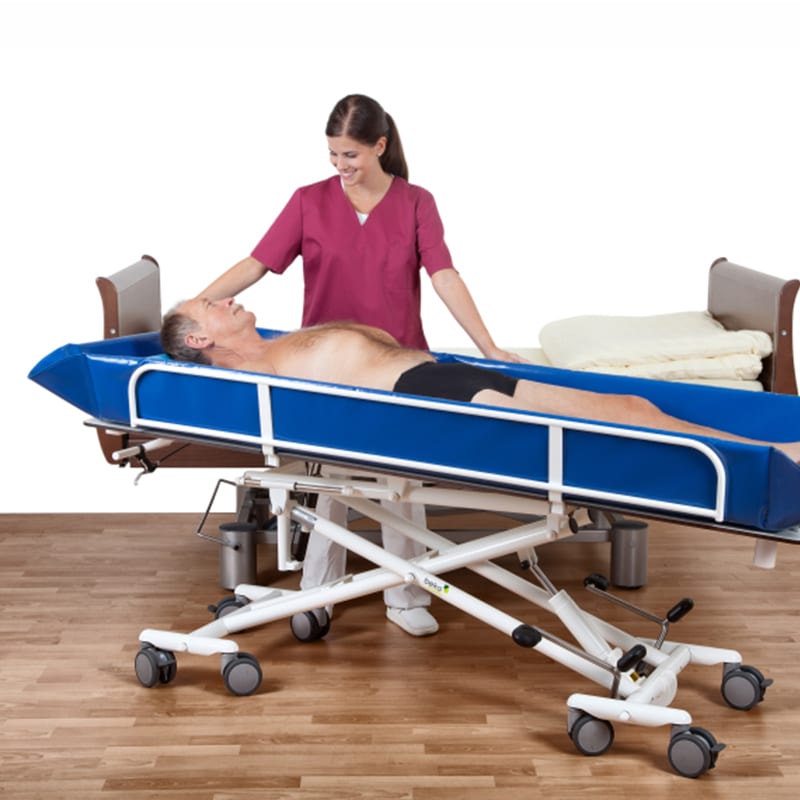 beka sina comfort shower trolley with patient and caregiver 1